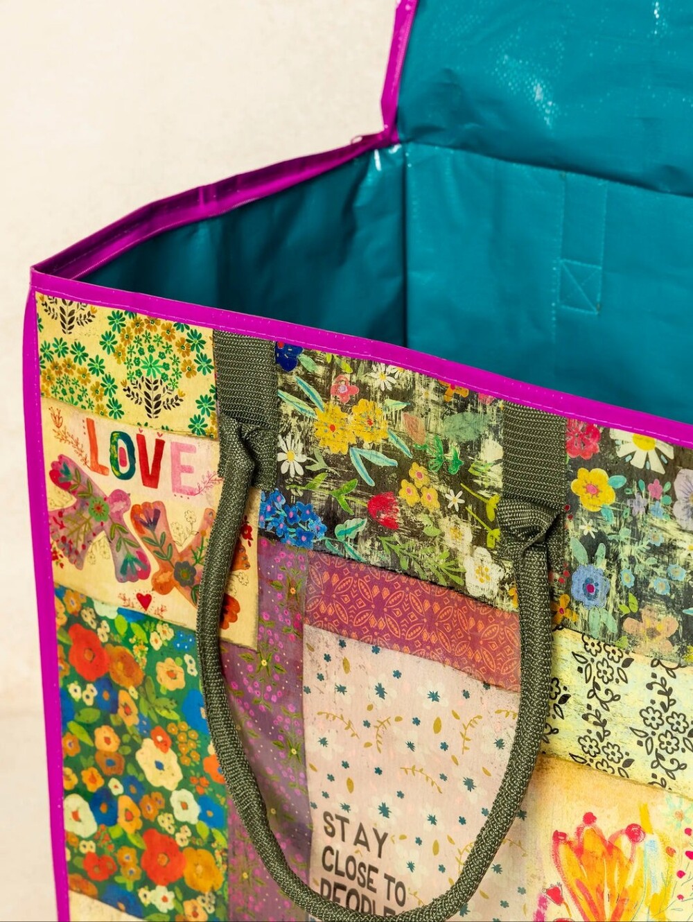 NWT Americana Patchwork XL Rolling Tote Bag - Picture 4 of 4